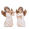 Set de dos figuras de ángeles de Navidad de cerámica blanca con detalles dorados y luz LED cálida, de pie sobre una.