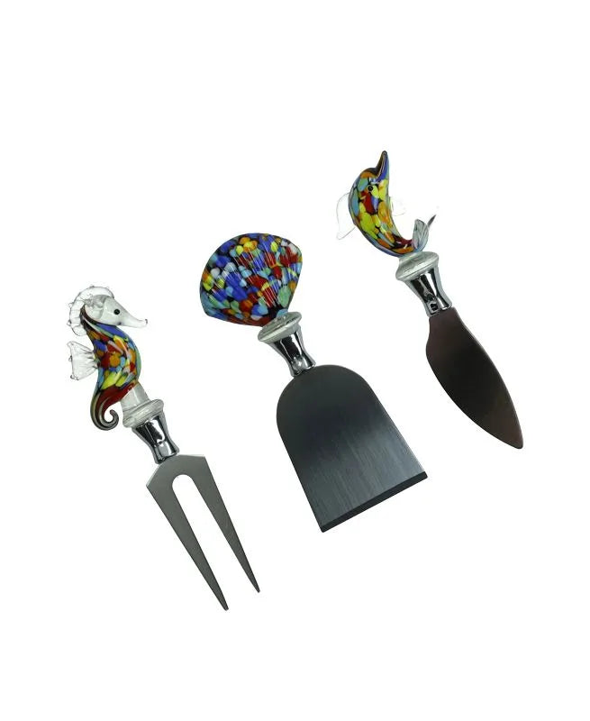 Set de 3 cuchillos para queso SEA de Brandani con mango plateado.