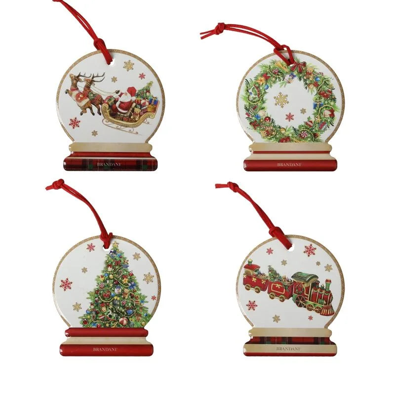 Set de 4 posavasos redondos Christmas de cerámica blanca con borde de corcho natural, mostrando un diseño navideño grabado.