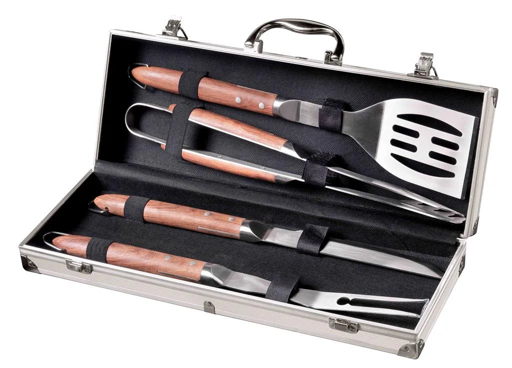 Set de 4 piezas para barbacoa en acero inoxidable, mostrando las herramientas de cocina para exterior.