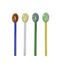 Set de 4 cucharitas de colores surtidos con diseño vibrante.