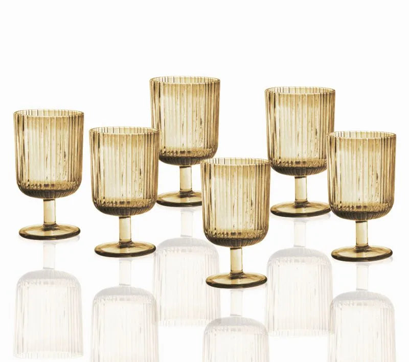 Set de 6 copas de cristal en color ámbar con diseño plisado, modelo Plissé Ambra.