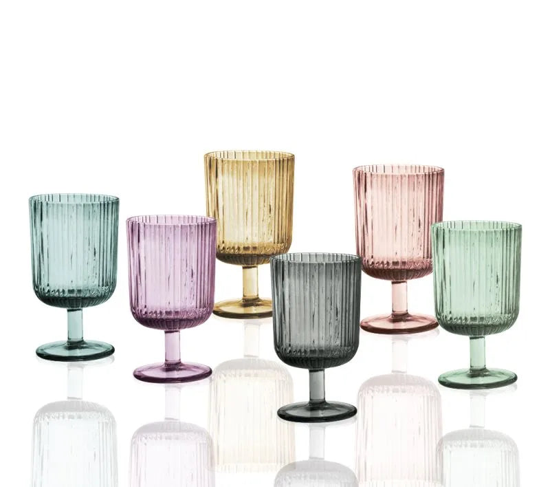 Set de 6 copas de cristal de diseño Plissé en colores surtidos, cada una con 14 cm de altura.