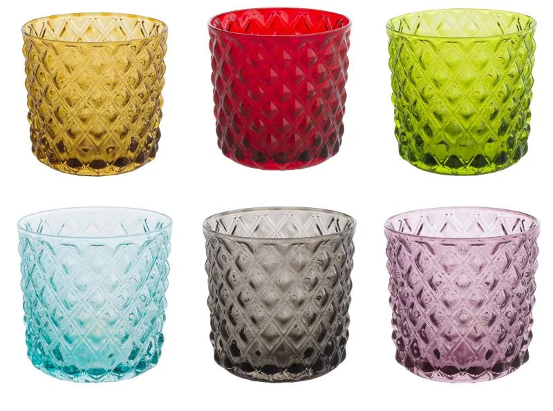 Set de 6 vasos de cristal con diseño de rombos en colores surtidos, presentados de forma individual.