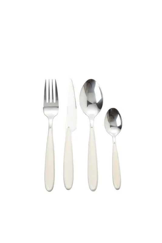 Set de 16 cubiertos de acero inoxidable con acabado marfil, presentados de forma ordenada.