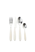 Set de 16 cubiertos de acero inoxidable con acabado marfil, presentados de forma ordenada.