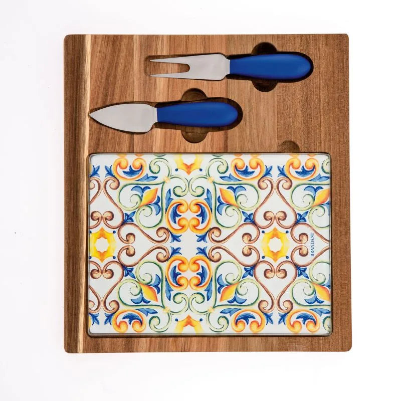 Tabla de quesos Medicea Brandani fabricada en madera y cristal, con dos cubiertos de acero inoxidable.