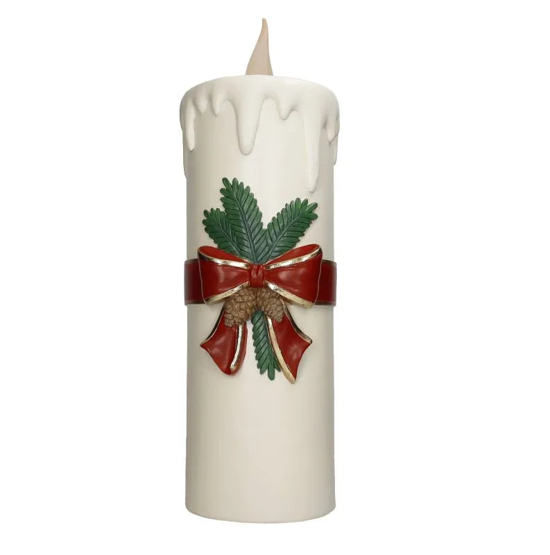 Vela de Navidad de color marfil con diseño cremoso y luz LED integrada, de 18x44 cm.